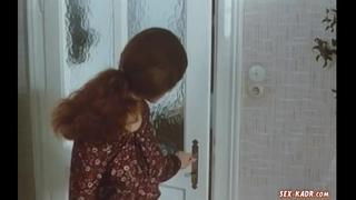 free старшая сестра разделась перед голым младшим братом постельные сцены и hd