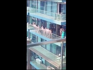 free восемь россиянок задержали в дубае за съемки в обнаженном виде на балконе одной из высоток hd