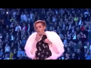 free майли сайрус показала из за чего её больше не приглашают на премии hd