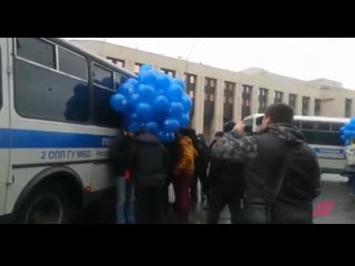free полиция задержала активистов с шариками которые попытались пройти на согласованный митинг hd