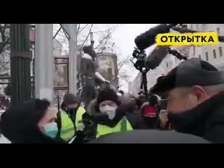free на арбате женщины выстроились в цепь солидарности и растянули белую ленту hd