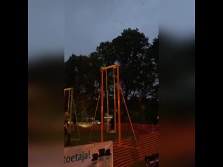 free сейчас бы кататься на качелях солнышком а не вот это вот все hd