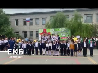 free школьник во время линейки на последнем звонке пытался перерезать горло своей однокласснице hd