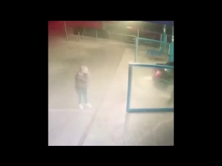 free на автомойке в краснодаре телка начала доебываться до своего мужика а тот окатил её напором воды можно смотреть вечно hd