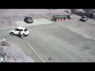 free видео из поселка звездного непонятно как провинилась псинка но наказывает ее пермяк жестко hd
