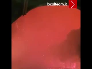 free на северо западе италии вспыхнула растительность из за сильного ветра пожар быстро распространился hd