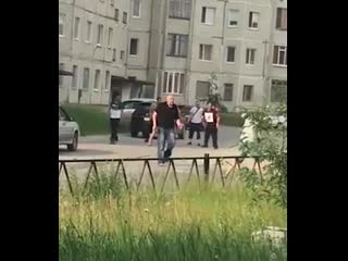 free с арматурой и дубинками побоище во дворе дома в янао сняли на видео hd