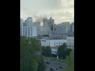 free мощный пожар в черёмушках на юго западе москвы загорелась квартира в жилой многоэтажке hd