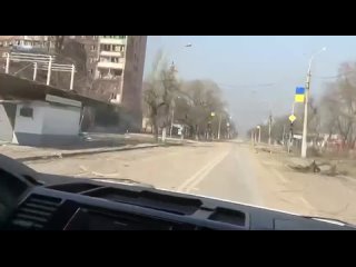 free в сети появилось еще одно видео из мариуполя так людям приходится покидать город hd