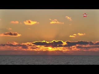 free взлеты и посадки на палубу фрегата адмирал григорович в открытом море в дневное и ночное время hd