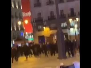 free в испании вторая подряд ночь массовых беспорядков после ареста каталонского рэпера пабло hd