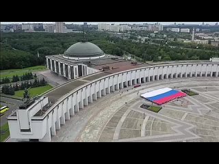 free на поклонной горе развернули огромный триколор в честь дня российского флага hd