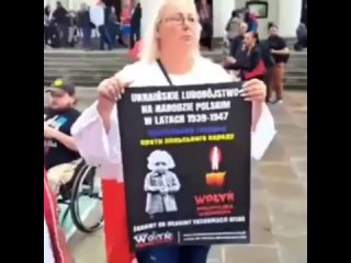 free поляки вышли на митинг в память о волынской резне надпись на плакатах украинский геноцид против польского народа hd