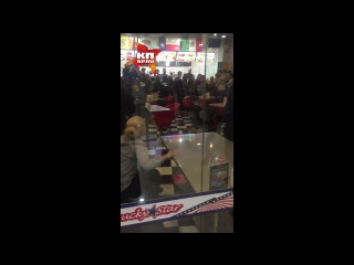 free молодая пара на глазах детей напала на сотрудников росгвардии в великом новгороде hd