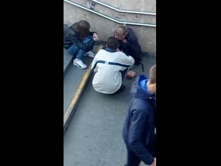 free наедушница анорексичка с дружбаном и пьяной в сопли подругой на рабочем месте hd