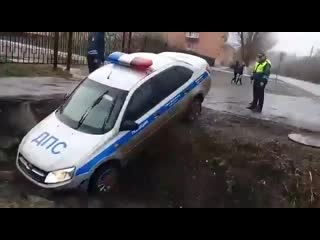 free вчера в медногорске во время погони за копейкой автомобиль дпс попал прямиком в российс mp4 hd