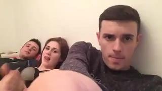 free шлюха на вписке легла с двумя парнями и начала сосать и дрочить има пацаны сняли всё и выложили в hd