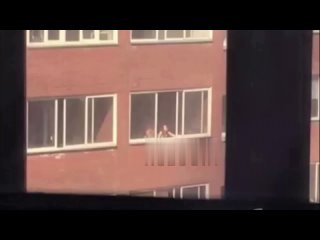 free в новосибирске заметили возлюбленную парочку которая трахалась у открытого окна пока за ними подсматривали другие hd