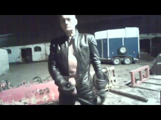 free гейхран кожаный байкер дрочит большой член и ссыт гей порно пиво моча золотой дождь хуй мастурбирует онанист онанизм hd