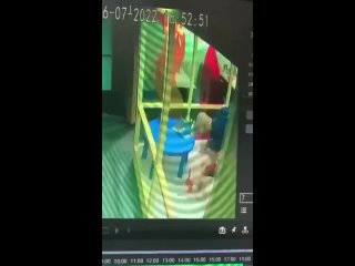 free в сочи молодые несколько раз с применением грубой силы поцеловал малышку и всячески к ней домогался hd