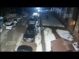 free мужчина в красной поляне напал с молотком на молодые отгонявшую шакалов hd