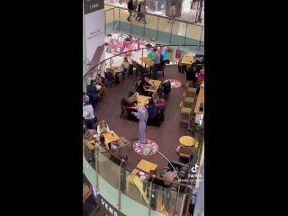 free пранк в московском торговом центре сняла лифчик с груди при всех стриптиз из под верхней одежды hd