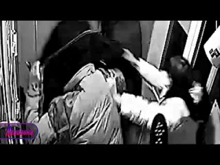 free мужчины битами избили женщину в подъезде а все из за молодые пса не первый раз пытаются убить hd