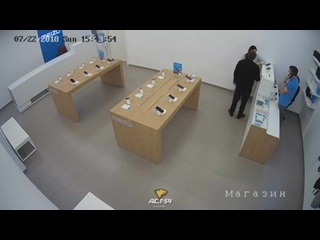 free недовольный клиент плюнул в лицо девушке продавцу в центре новосибирска hd