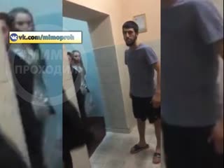 free буйные соседи избили жителя дома за замечание не тусоваться в ночное время в подъезде москва hd