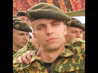 free люди зажигают свечи в память о погибшем романе бондаренко hd