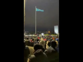 free завершаем ночную трансляцию роликами из актау там люди на центральной площади поют песни hd