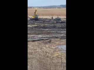 free сначала застрял один танк а другие попытались объехать но тоже сели на жопу в самую грязь hd
