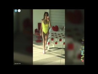 free сексуальная девушка в сплошных купальниках снимает себя в зеркало periscope перископ hd
