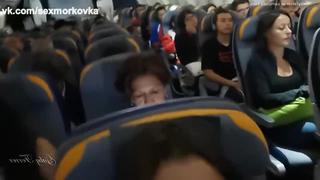free истасамка шлюха дрочит прямо в самолете перед людьми порно секс соло в людном месте hd