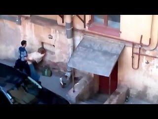 free влюблённая парочка трахается во дворе жилого дома hd