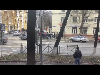 free в подмосковье псих с мачете принял девушку с ребенком за зомби и набросился на них hd