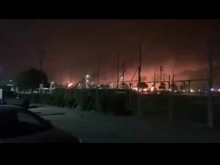 free несколько ракет попали в нефтеперерабатывающий завод арамко в городе бакийк в саудовской аравии что стало причиной hd