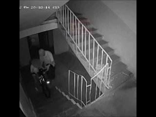 free дед сначала помог девочке а потом полез руками в ее трусики hd