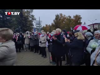 free участники марша в минске дошли до площади якуба колоса где поют и танцуют hd