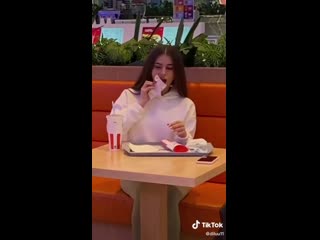 free дилу умеешь садиться на шпагат мой инст diluu1 tiktok bot hd