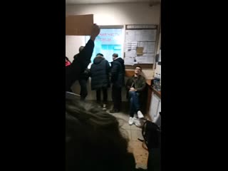 free время 0420 задержанных незаконно удерживают уже больше 12 часов в 78 отделе полиции люди скандируют отпускай hd