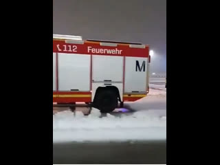 free самолёт который должен был вылететь на саммит по глобальному потеплению в дубай вмёрз в полосу в аэропорту мюнхена hd