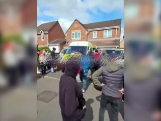 free дерби англия англичане бузят против заселения по соседству семей из колоний проклятые молодые hd