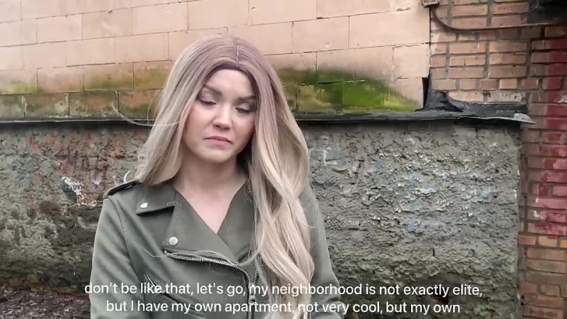 free алекса миллс на улице сразу сказала что она без трусиков но в сексуальных колготках hd