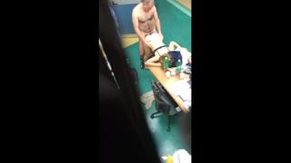 free порно физрук и физручка после рабочего дня занялись сексом прямо в кабинете школы парень запечетлил это все на hd