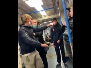 free 18 в московском метро очередной конфликт между ребятами с кааза и местными и вновь одни приставали к девушке а за не hd