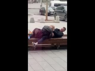 free оторите пацаны в центре москвы на новом арбате чувак с телкой начали ебстись на глазах у прохожих hd