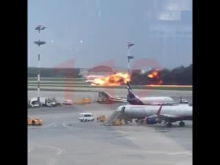 free в шереметьево самолёт летевший в мурманск совершил аварийную посадку из за пожара на борту hd