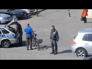 free в москве полицейские пытались задержать подозреваемого в краже велосипеда hd