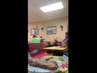 free никогда не ругайтесь с трансами ибо несмотря на женскую внешность отвесить они могут вполне по мужски hd